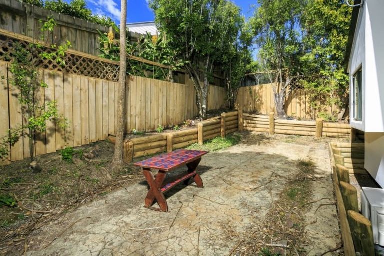 Photo of property in 33 Helleur Road, Massey, Auckland, 0614
