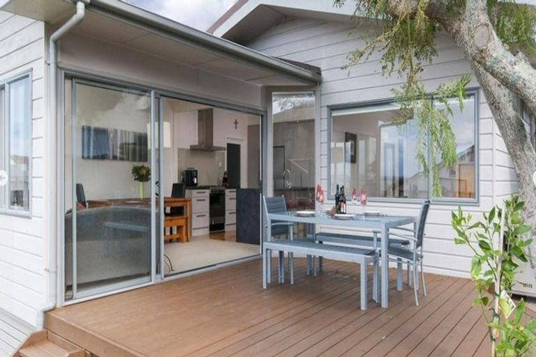 Photo of property in 1/124 Bucklands Beach Road, Bucklands Beach, Auckland, 2012