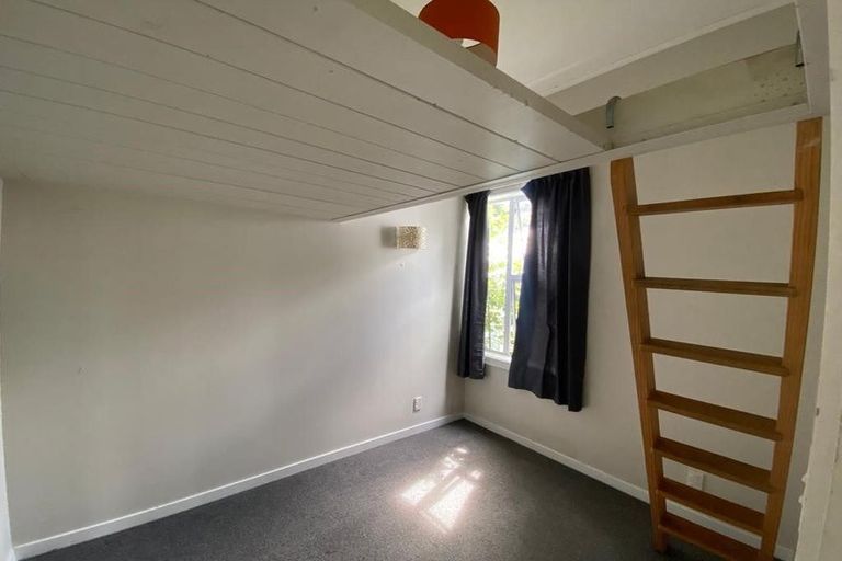 Photo of property in 62 Kelburn Parade, Kelburn, Wellington, 6012