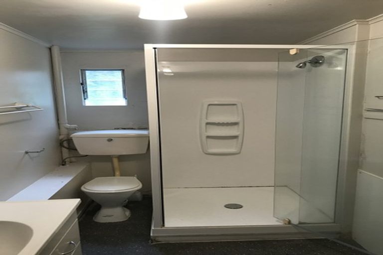 Photo of property in 1/37 Parr Terrace, Castor Bay, Auckland, 0620