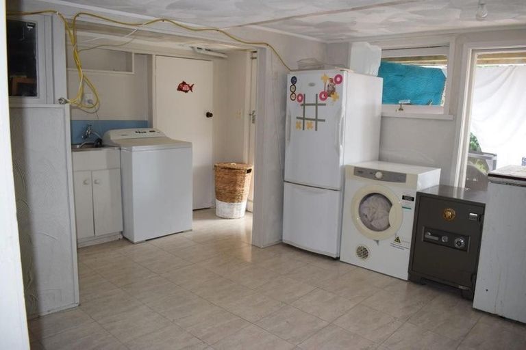 Photo of property in 2/6 Rothesay Bay Road, Rothesay Bay, Auckland, 0630