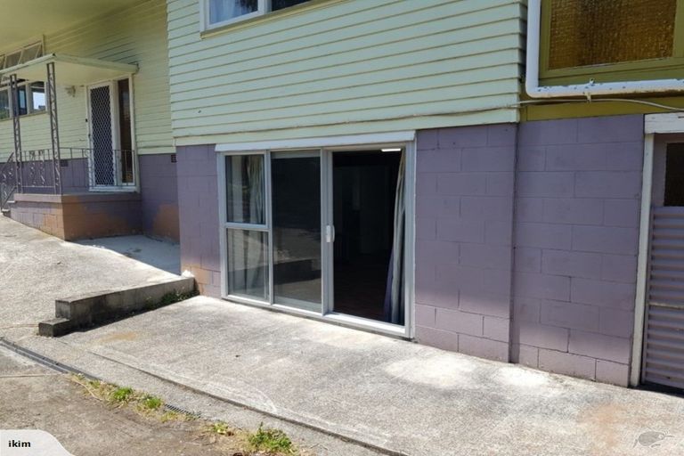 Photo of property in 35 Easton Park Parade, Glenfield, Auckland, 0629
