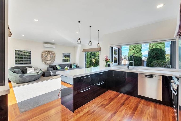Photo of property in 16 Commodore Parry Road, Castor Bay, Auckland, 0620