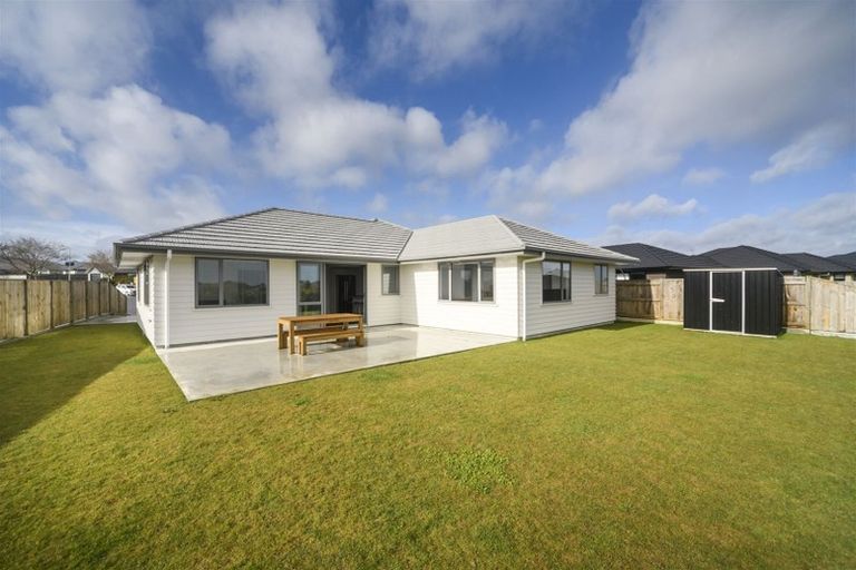 Photo of property in 24 Monaco Grove, Fitzherbert, Palmerston North, 4410