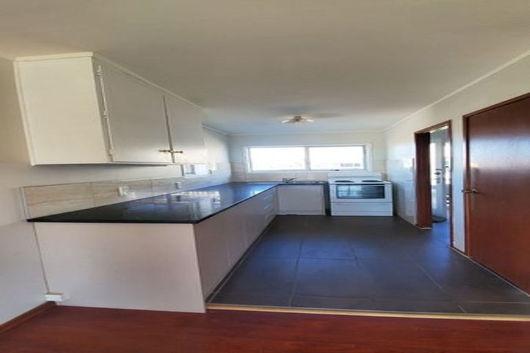 Photo of property in 2/56 Rimu Street, New Lynn, Auckland, 0600