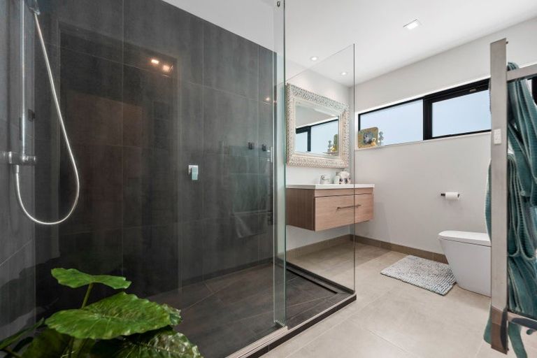 Photo of property in 7 Hartles Place, Mellons Bay, Auckland, 2014