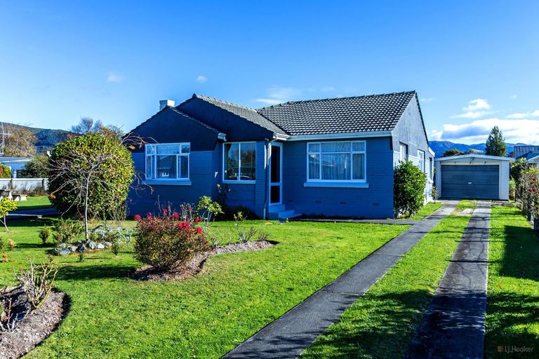 Photo of property in 56 Rhodes Street, Waimate, 7924
