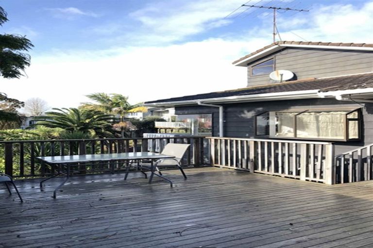 Photo of property in 3/431 East Coast Road, Mairangi Bay, Auckland, 0630