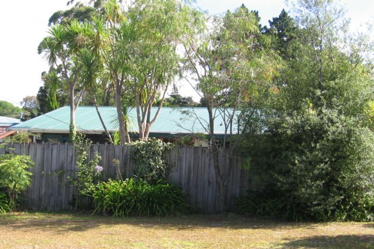 Photo of property in 4 Seaton Road, Murrays Bay, Auckland, 0630