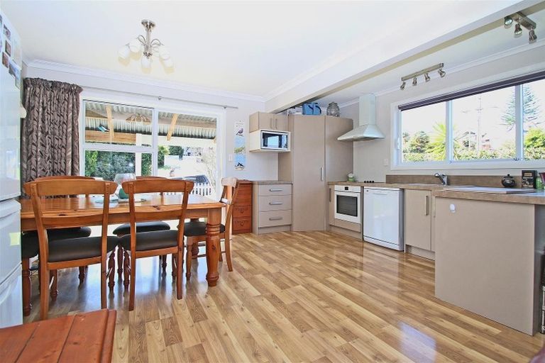 Photo of property in 115 Harbour View Road, Omokoroa, 3114