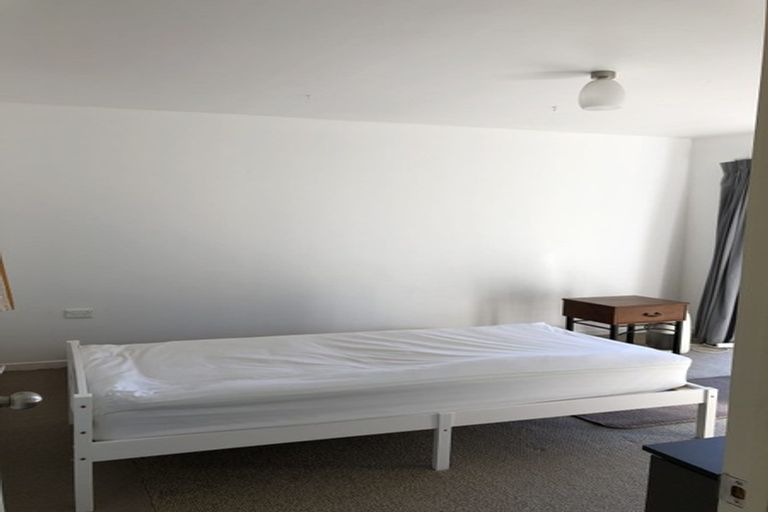 Photo of property in 903 West Coast Road, Waiatarua, Auckland, 0604