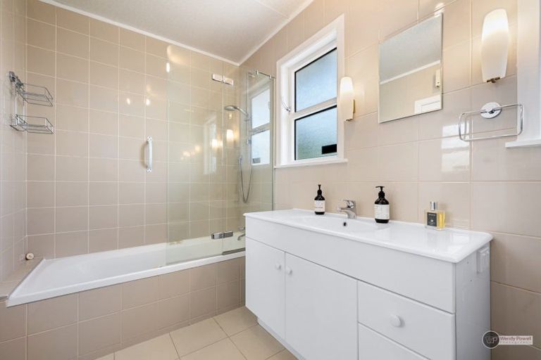 Photo of property in 18 Magnolia Grove, Maungaraki, Lower Hutt, 5010