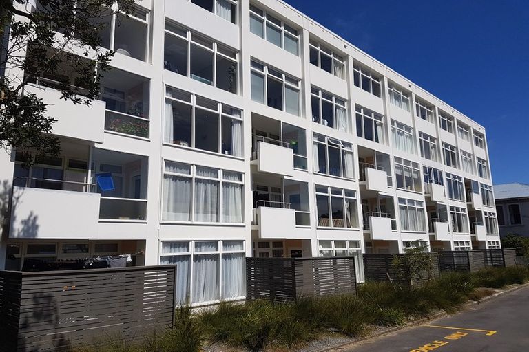 Photo of property in 4 Claremont Grove, Mount Victoria, Wellington, 6011