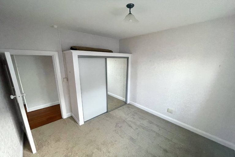 Photo of property in 77 Houghton Bay Road, Houghton Bay, Wellington, 6023