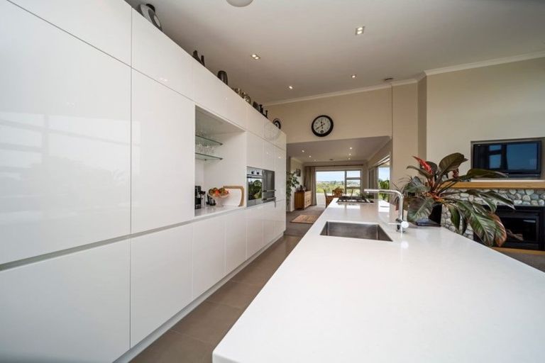 Photo of property in 9 Manukaka Heights, Hurdon, New Plymouth, 4310