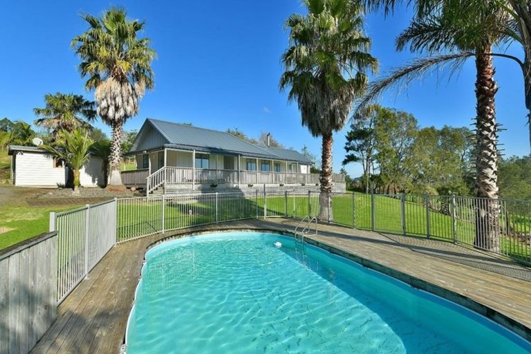 Photo of property in 141 Mangakura Road, Helensville, 0875