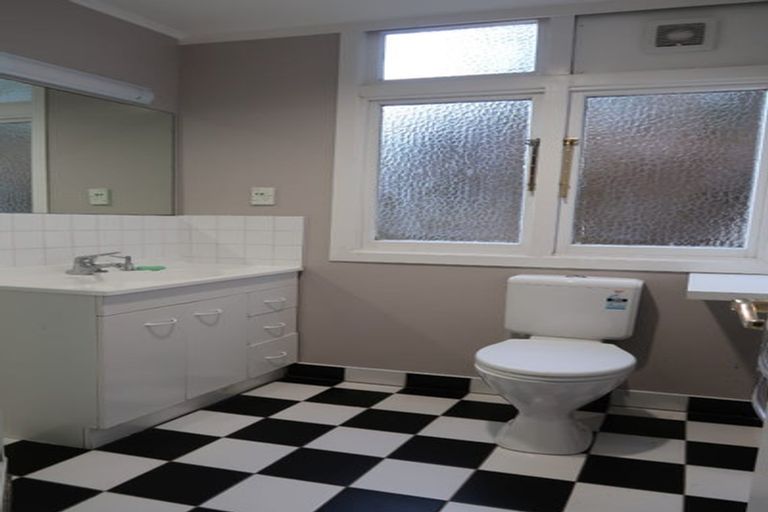 Photo of property in 58 Hungerford Road, Houghton Bay, Wellington, 6023