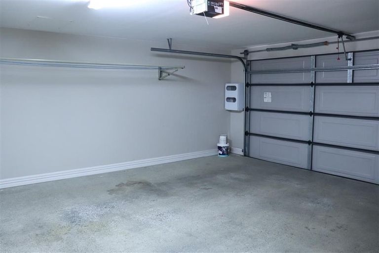 Photo of property in 10 Leneford Drive, East Tamaki, Auckland, 2013