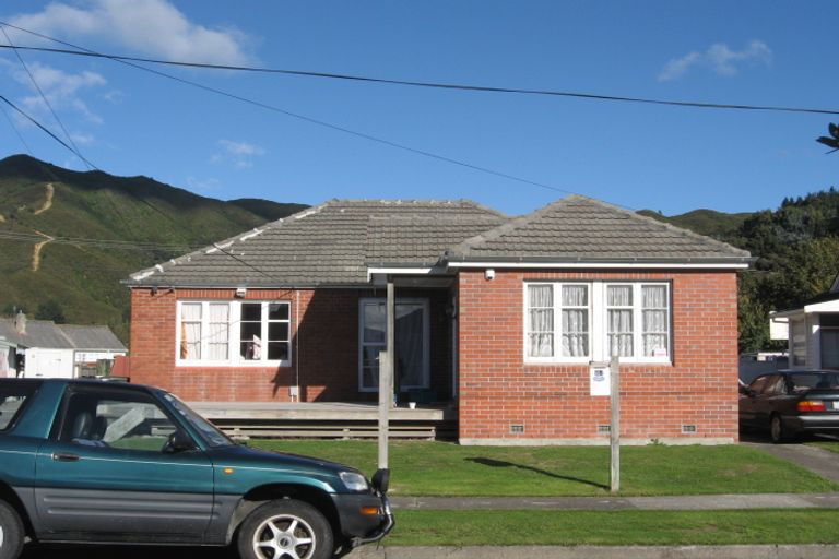 Photo of property in 35 Benge Crescent, Naenae, Lower Hutt, 5011