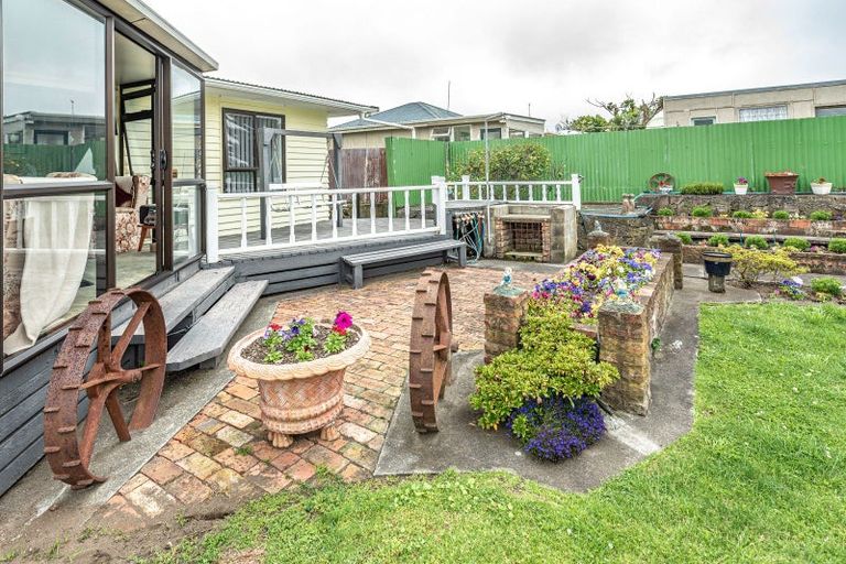 Photo of property in 76 Cornfoot Street, Castlecliff, Whanganui, 4501