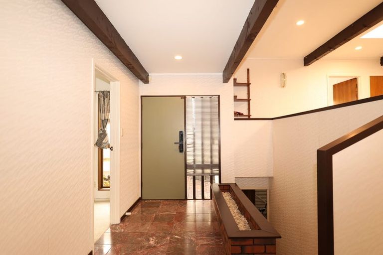 Photo of property in 11 Ganymede Place, Half Moon Bay, Auckland, 2012