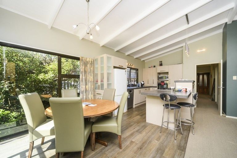 Photo of property in 24 Heathcote Place, Fitzherbert, Palmerston North, 4410