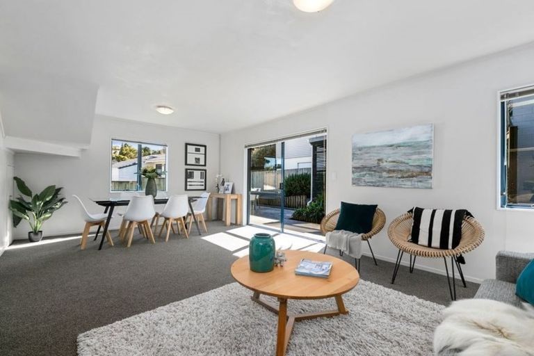 Photo of property in 2/69a Chivalry Road, Glenfield, Auckland, 0629