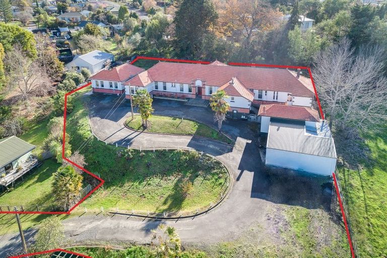 Photo of property in 12 Waverley Street, Waipawa, 4210