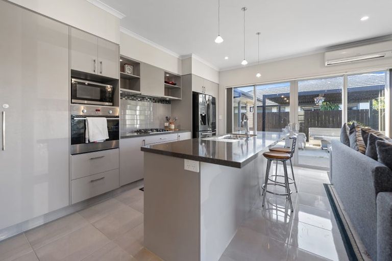 Photo of property in 32 Rainey Crescent, Papamoa Beach, Papamoa, 3118