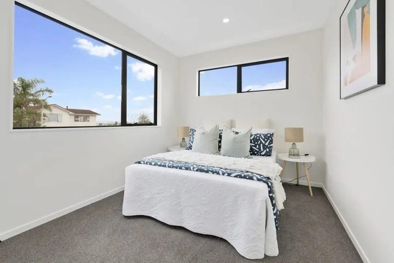 Photo of property in 73 Highland Park Drive, Botany Downs, Auckland, 2010