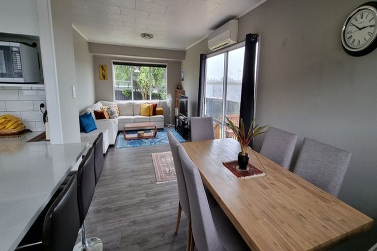 Photo of property in 17 Barbados Drive, Unsworth Heights, Auckland, 0632
