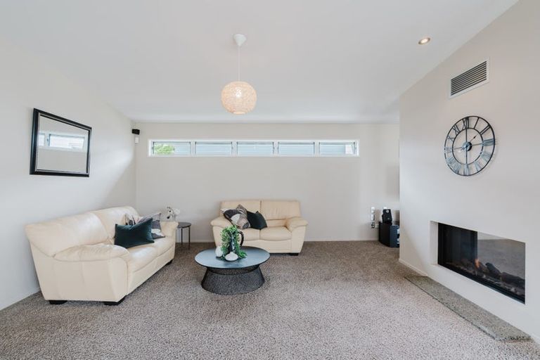 Photo of property in 92 Saint James Drive, Huntington, Hamilton, 3210