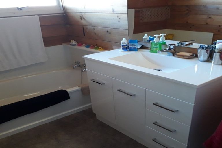 Photo of property in 21 Weggery Drive, Waikanae Beach, Waikanae, 5036