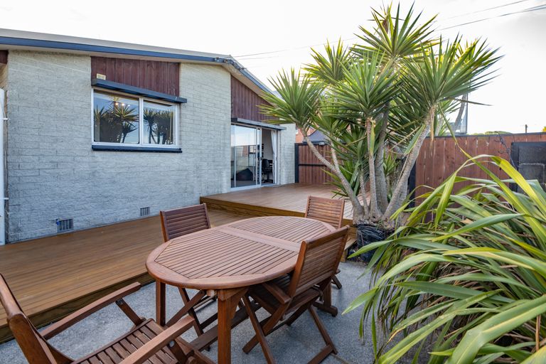 Photo of property in 523 Marine Parade, South New Brighton, Christchurch, 8062