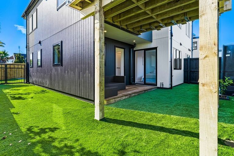 Photo of property in 19b Bradbury Road, Botany Downs, Auckland, 2010