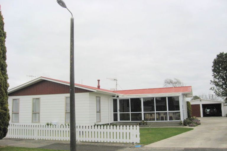 Photo of property in 17 Charles Street, Levin, 5510