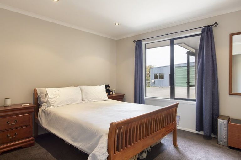 Photo of property in 38a Kaipara Lake Road, South Head, Helensville, 0874