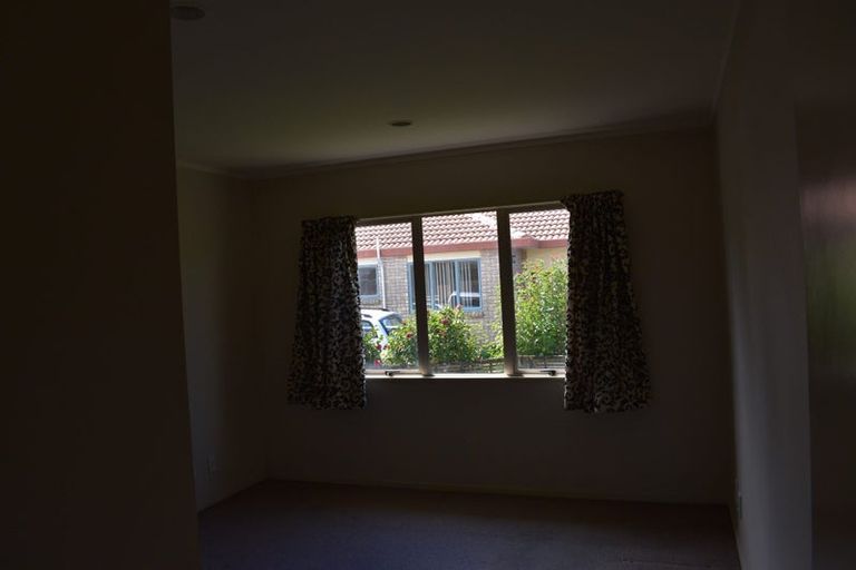 Photo of property in 9/43 Fruitvale Road, New Lynn, Auckland, 0600