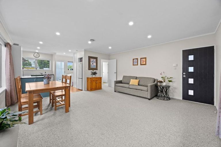 Photo of property in 2/4 Illana Place, Ranui, Auckland, 0612