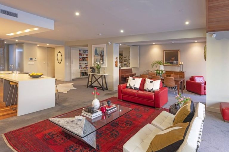 Photo of property in Clyde Quay Wharf, 2c/5 Clyde Quay Wharf, Te Aro, Wellington, 6011