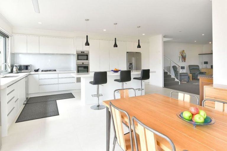 Photo of property in 37a Shakespear Road, Army Bay, Whangaparaoa, 0930