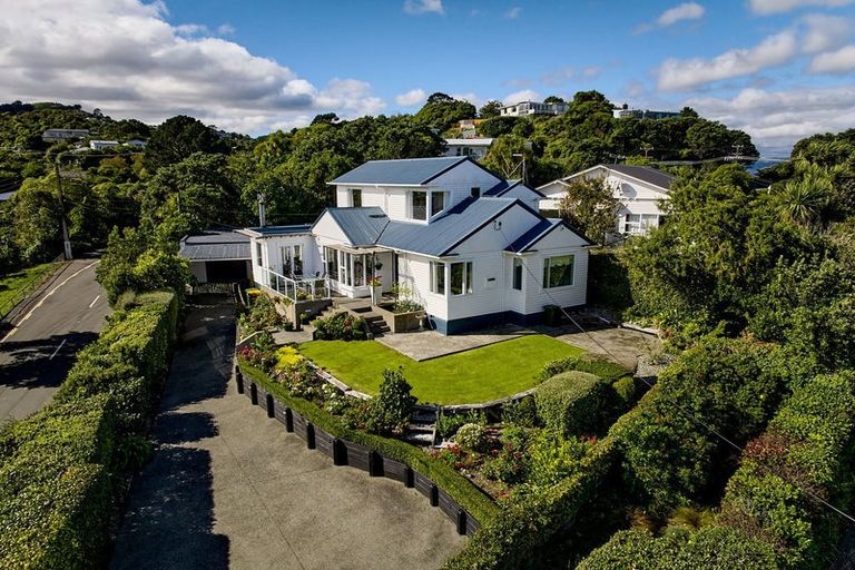 Photo of property in 1 Singers Road, Korokoro, Lower Hutt, 5012