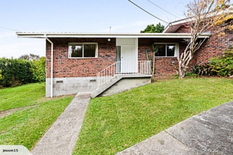 Photo of property in 96 Cliff View Drive, Green Bay, Auckland, 0604