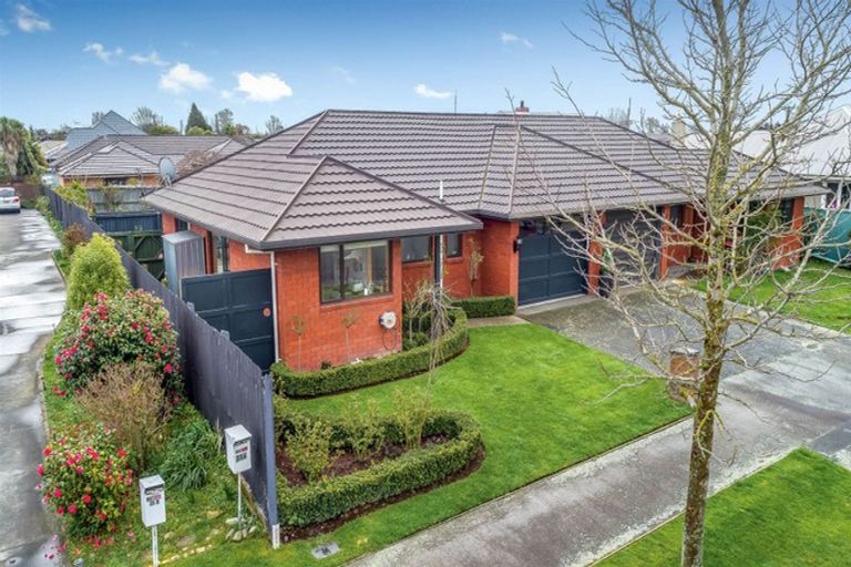 Photo of property in 39 Tyrone Street, Belfast, Christchurch, 8051