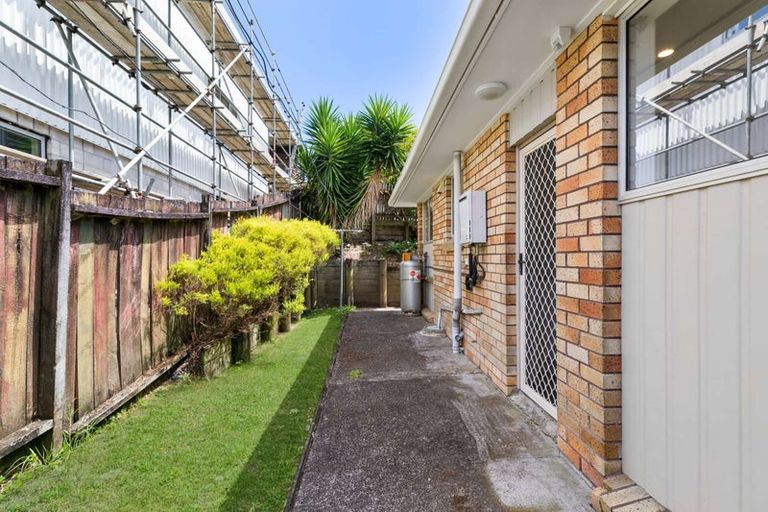 Photo of property in 1/252 Meola Road, Point Chevalier, Auckland, 1022