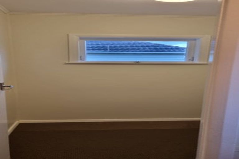 Photo of property in 18 Saulbrey Grove, Woburn, Lower Hutt, 5010