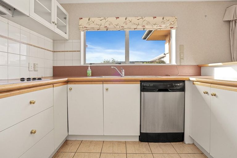 Photo of property in 12 Lucombe Place, Cambridge, 3434