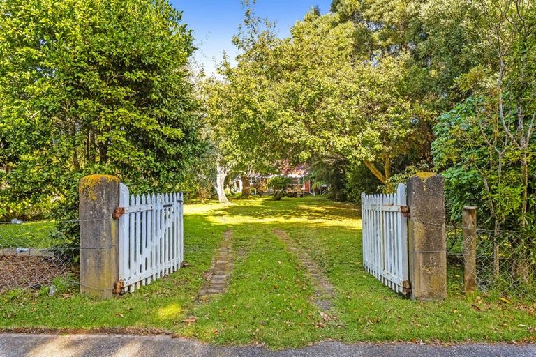 Photo of property in 13 Kauri Road, Waikanae, 5036