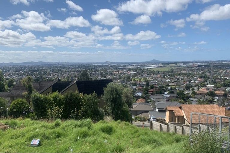 Photo of property in 11 Bartells Drive, Goodwood Heights, Auckland, 2105