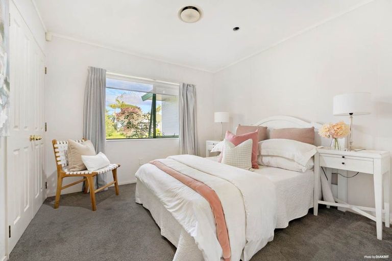 Photo of property in 6 Orohena Close, Northpark, Auckland, 2013